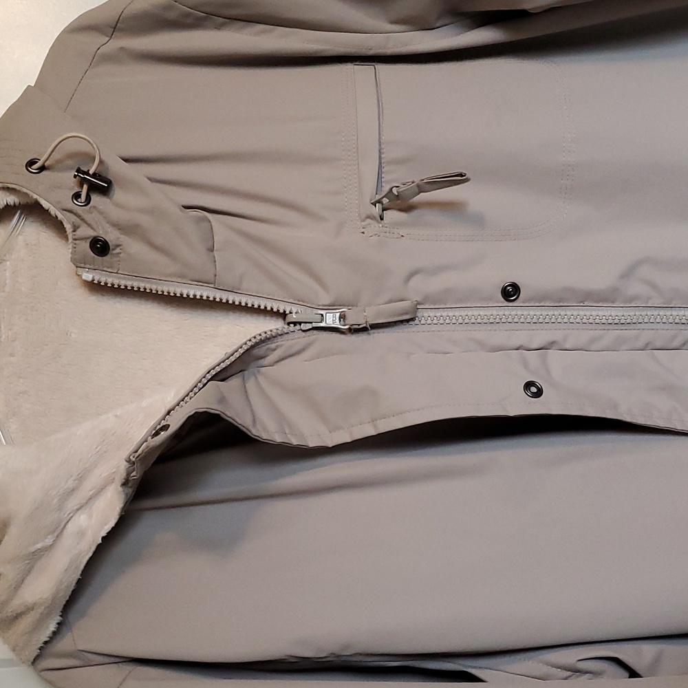 š§ Water Resistant Jacket - Picture 3 of 6